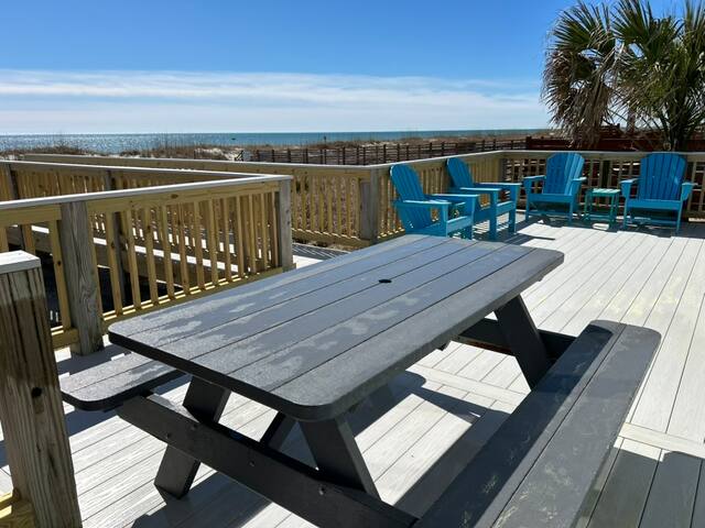 Oceanfront 3BR Kure House-wifi, swing, huge deck