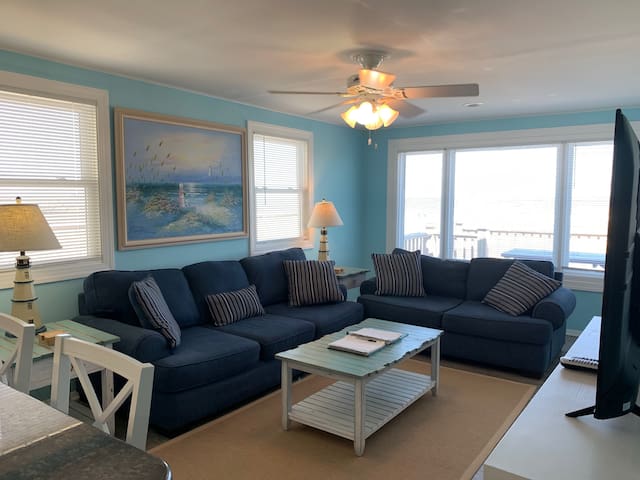 Oceanfront 3BR Kure House-wifi, swing, huge deck