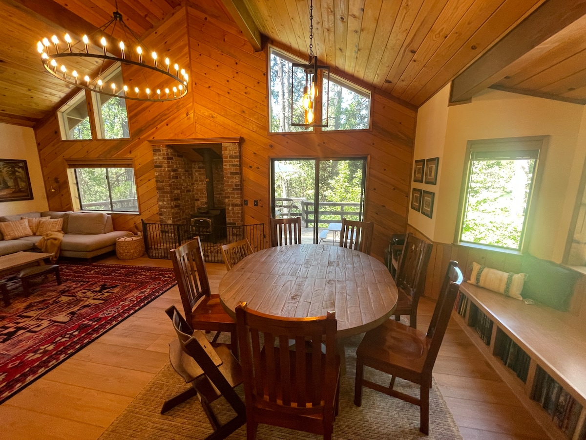 Lakeside Chalet (right on the lake!) 
