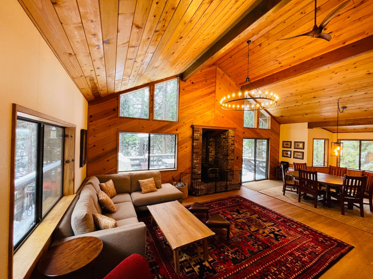 Lakeside Chalet (right on the lake!) 