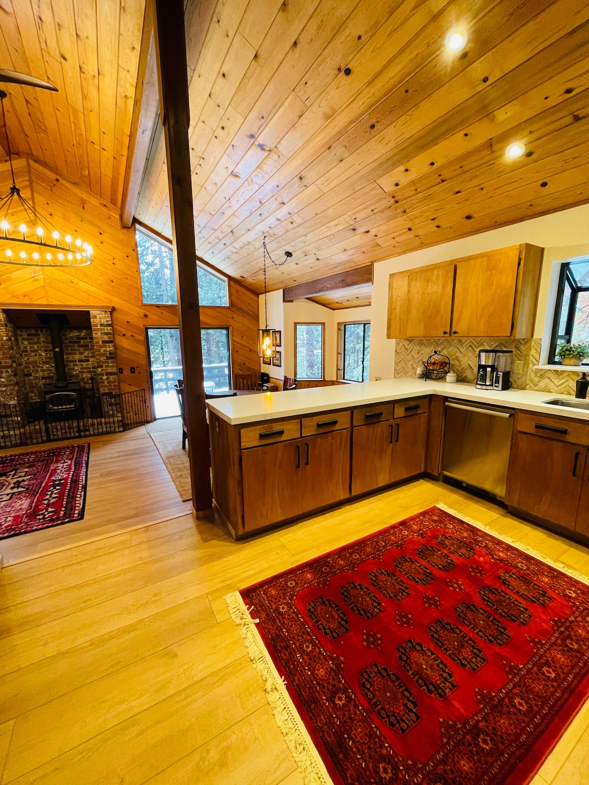 Lakeside Chalet (right on the lake!) 