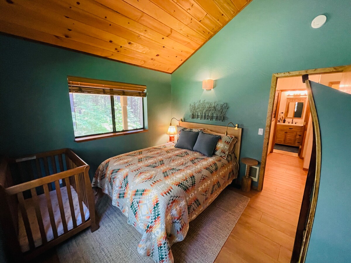 Lakeside Chalet (right on the lake!) 