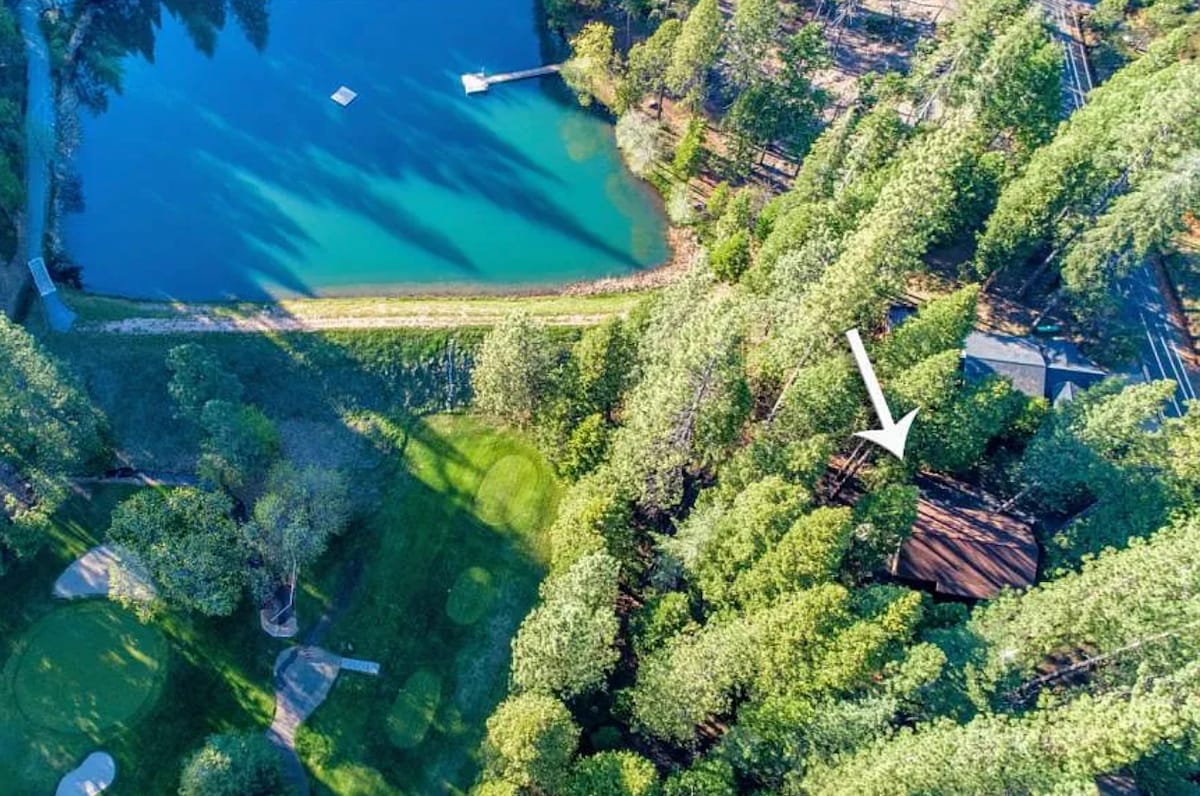 Lakeside Chalet (right on the lake!) 