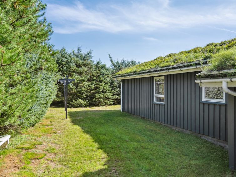 anelisa-1-2km-from-the-sea/