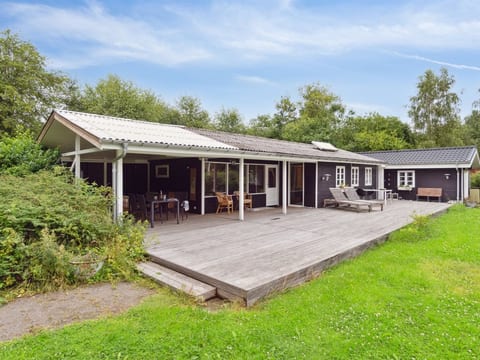 "Gunlög" - 1.3km from the sea