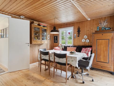 "Gunlög" - 1.3km from the sea