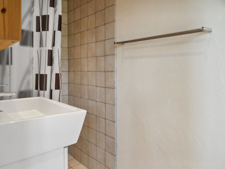 mirkka-50m-from-the-sea/