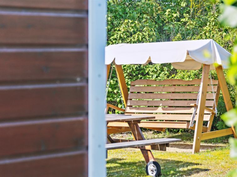 mirkka-50m-from-the-sea/