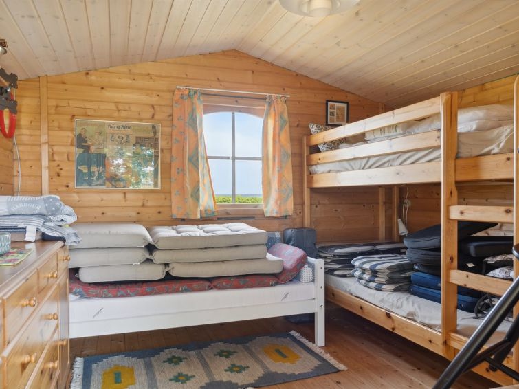 mirkka-50m-from-the-sea/