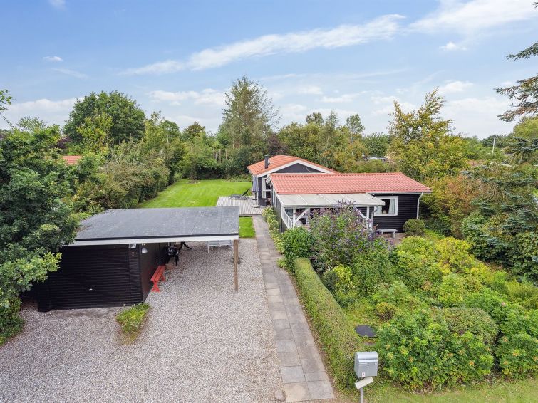 rikus-300m-from-the-sea/