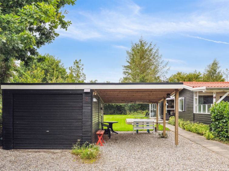 rikus-300m-from-the-sea/