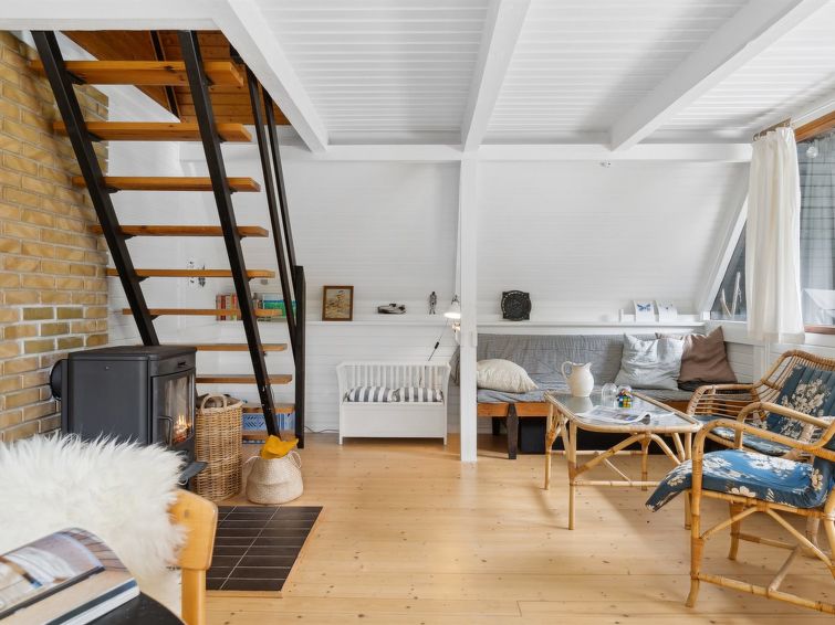 jouni-1-6km-from-the-sea/