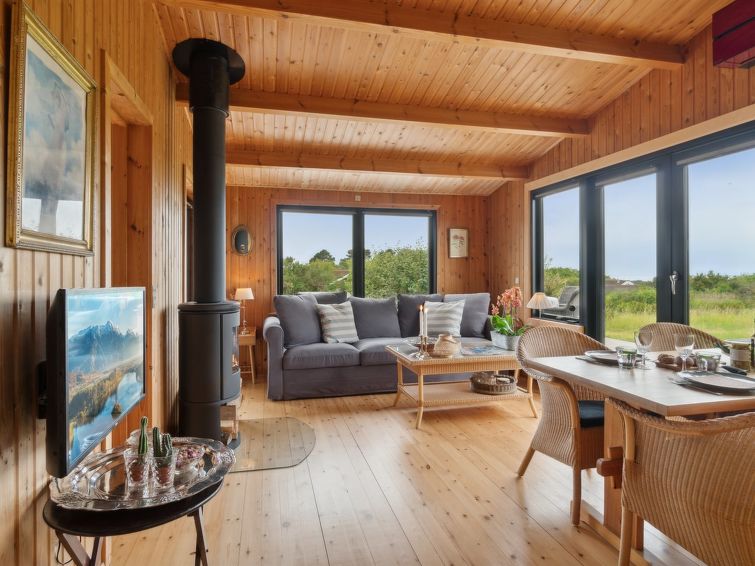 aurore-1-3km-from-the-sea/