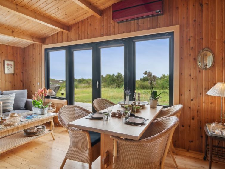 aurore-1-3km-from-the-sea/