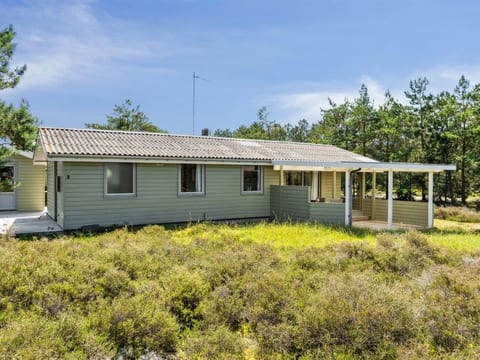 "Alwine" - 250m from the sea