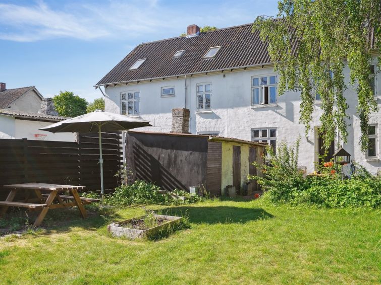 bartha-3km-from-the-sea/