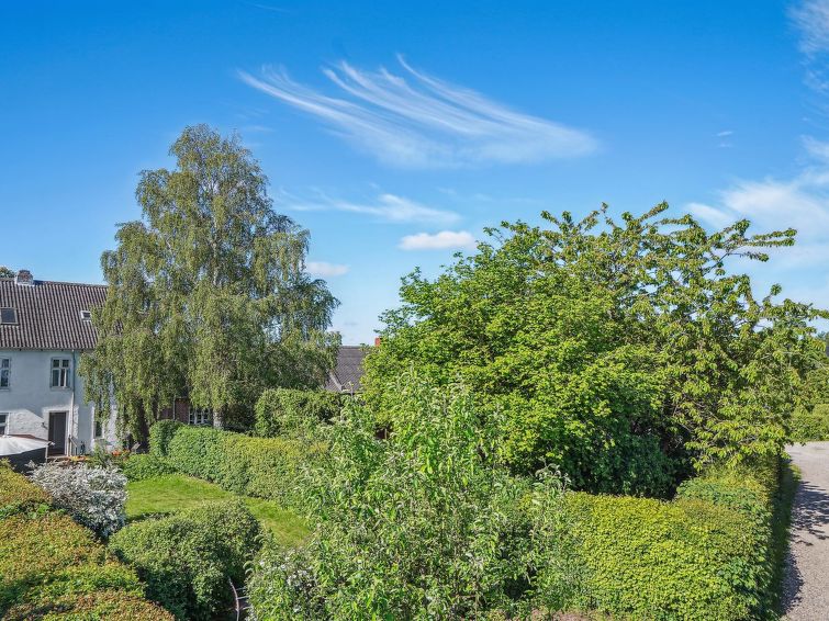 bartha-3km-from-the-sea/