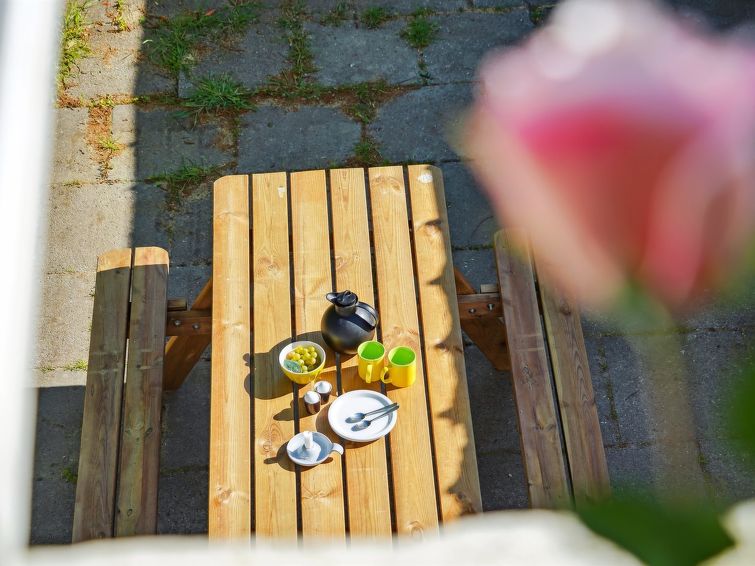 bartha-3km-from-the-sea/