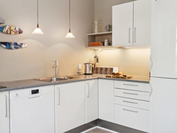 bartha-3km-from-the-sea/