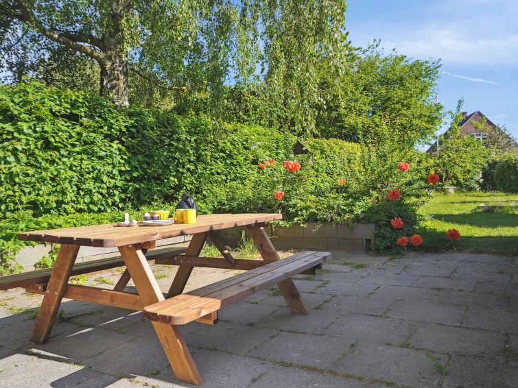 bartha-3km-from-the-sea/