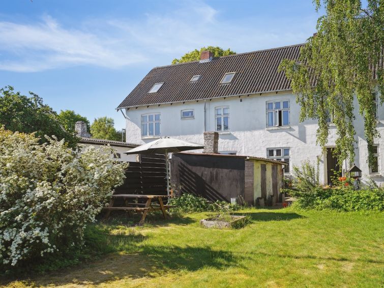 bartha-3km-from-the-sea/