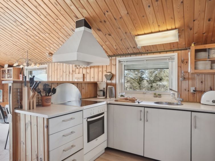 tianna-500m-from-the-sea/