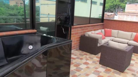 Lower Penthouse Big Balcony Elevator Security
