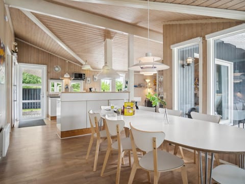 "Isto" - 250m from the sea