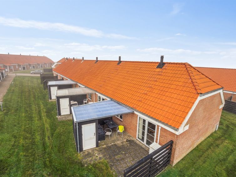 ubbe-200m-from-the-sea/