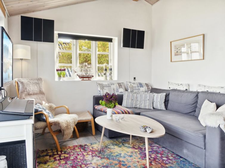 tameka-10m-to-the-fjord/