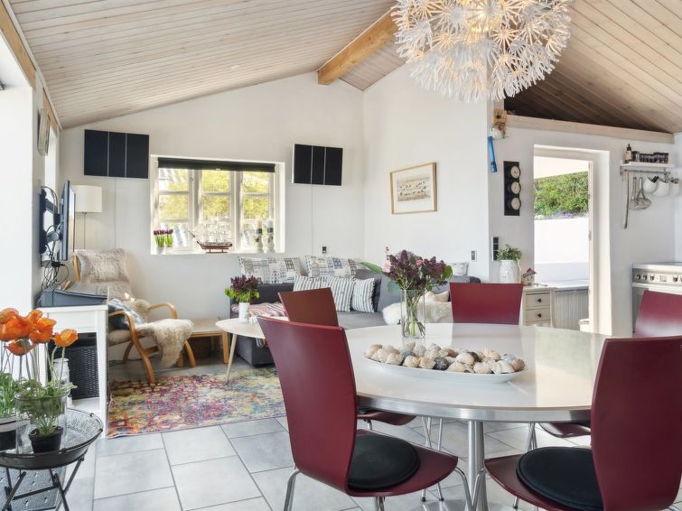 tameka-10m-to-the-fjord/