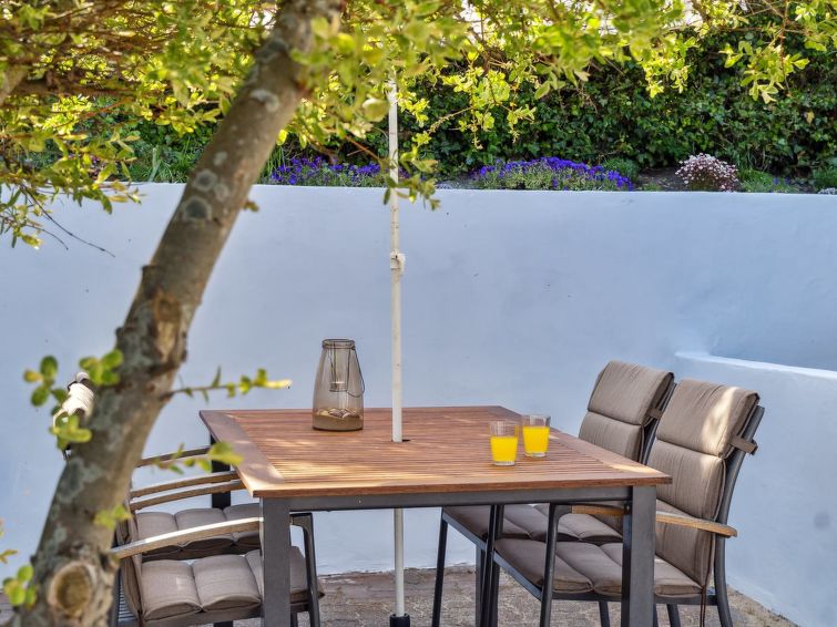 tameka-10m-to-the-fjord/