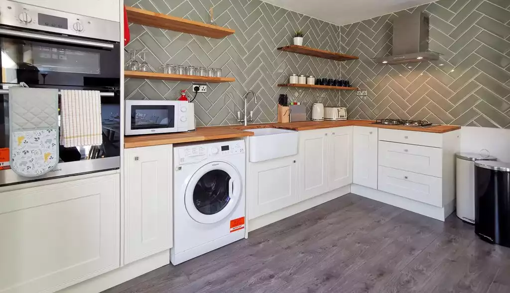 beautiful-6-bedroom-with-9-beds/