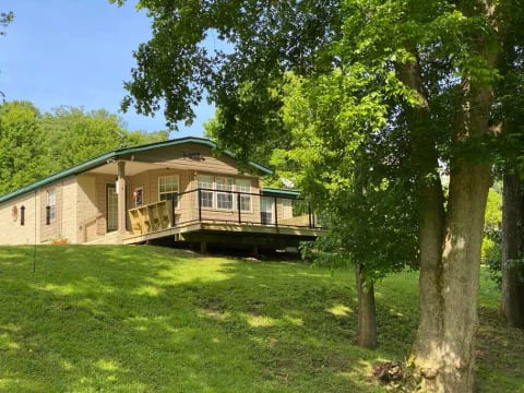 Heron Place-Relax by the Majestic White River