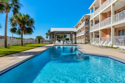 2 Bedrm ~ LaParadis Dauphine ~ 2 Kings ~1St Floor ~ Side A