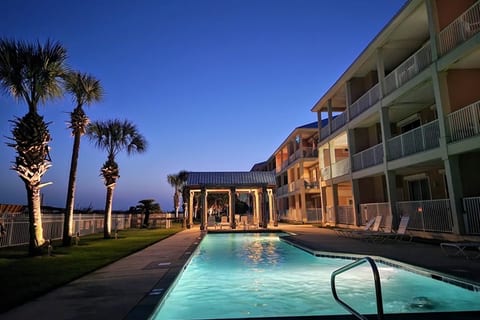 La Paradis Dauphine~4Bedroom~1st Floor~Beachfront