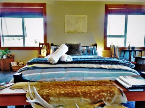 Comfortable queen bed.