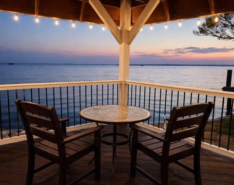 Waterfront Tiny Home-Pool-Kayak-Pets-Pickleball