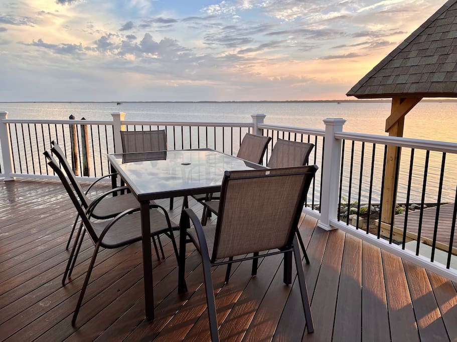 Dine with a front row seat to spectacular sunsets