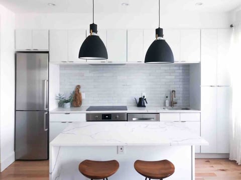 Beautiful high-end kitchen with everything to make an amazing dinner :)