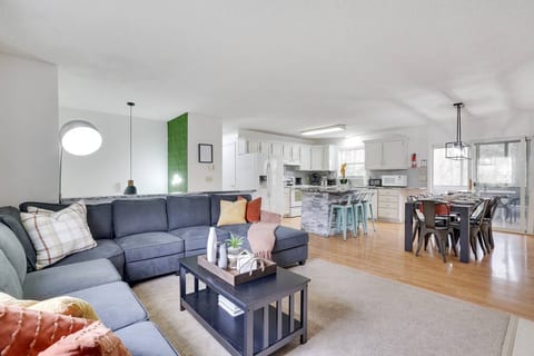 New! King Bed, Pool in 3-min, Pets, Games, FirePit