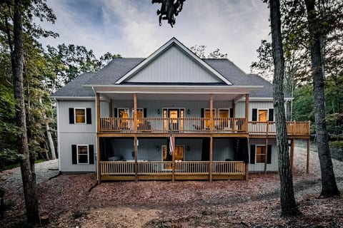 Embrace adventure at our sprawling mountain lodge in Massanutten Resort! A gateway to embracing nature, outdoor thrills, and cozy memories that will last a lifetime. Everyday is a Season 4 Escape.
