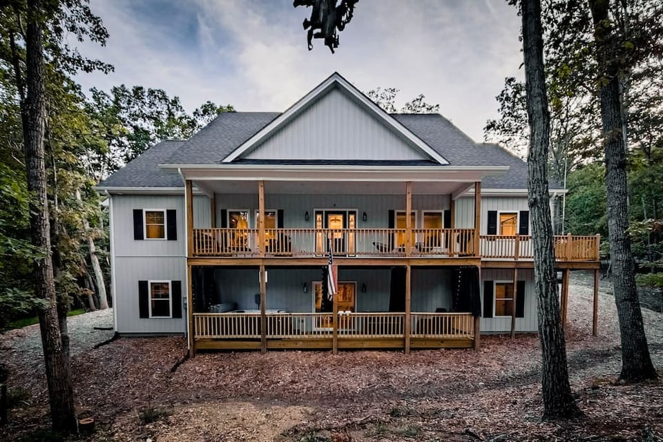 Embrace adventure at our sprawling mountain lodge in Massanutten Resort! A gateway to embracing nature, outdoor thrills, and cozy memories that will last a lifetime. Everyday is a Season 4 Escape.
