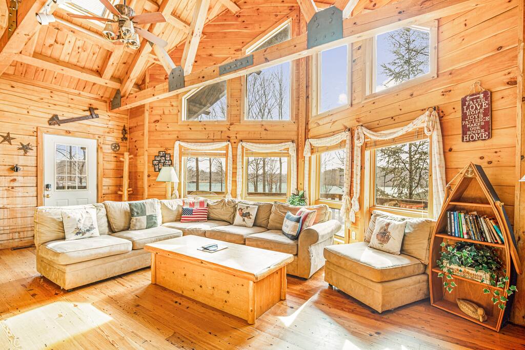 huge-lakefront-home-with-hot-tub-and-pickleball/