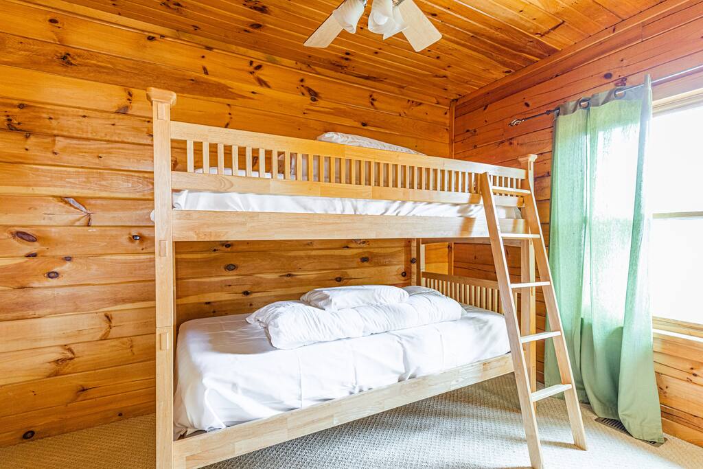 huge-lakefront-home-with-hot-tub-and-pickleball/