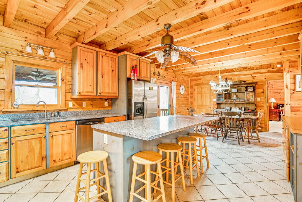 huge-lakefront-home-with-hot-tub-and-pickleball/