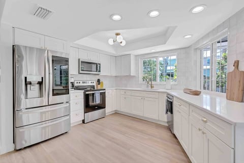 Serene Pool & Spa Home near Beaches & Downtown