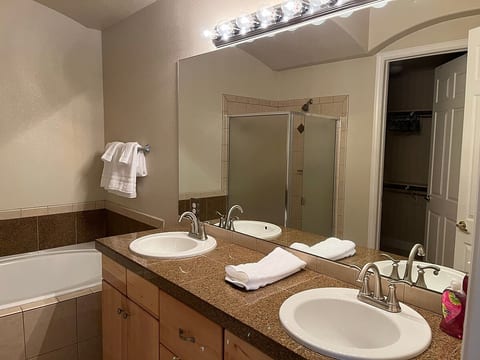 2 Bed 2 Bath Condo in Washington Park