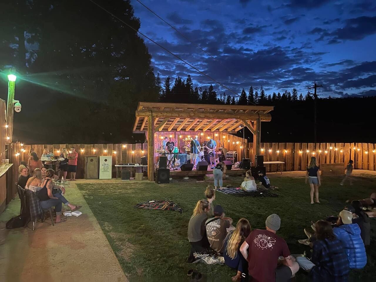Lube Room Saloon, live music to enjoy!