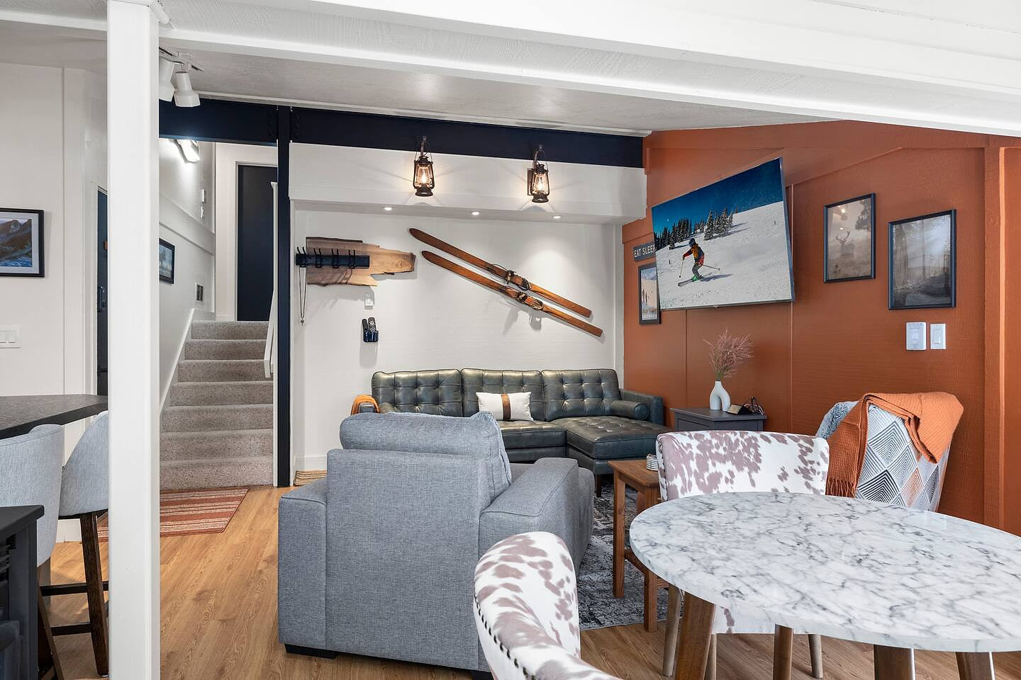 Open concept Dining & Living Cali Pass Bear Valley Ski In Condo walk 2 Lodge